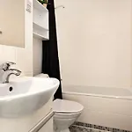 Inviting In Apartment *